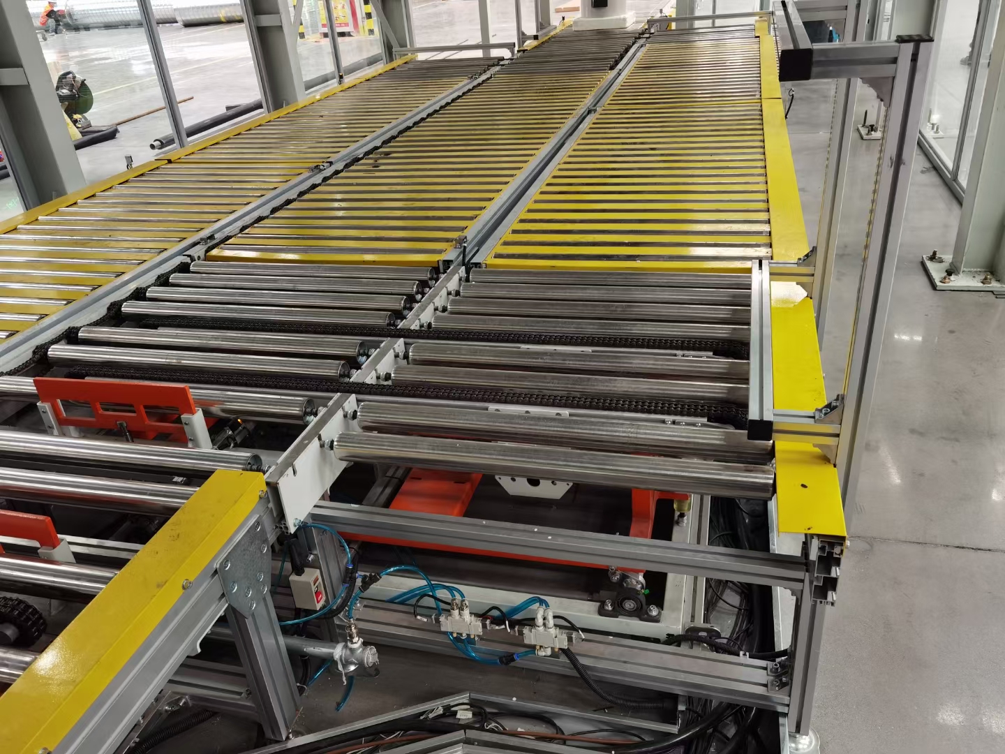 移栽滚筒输送机，青岛乐途行工业设备有限公司